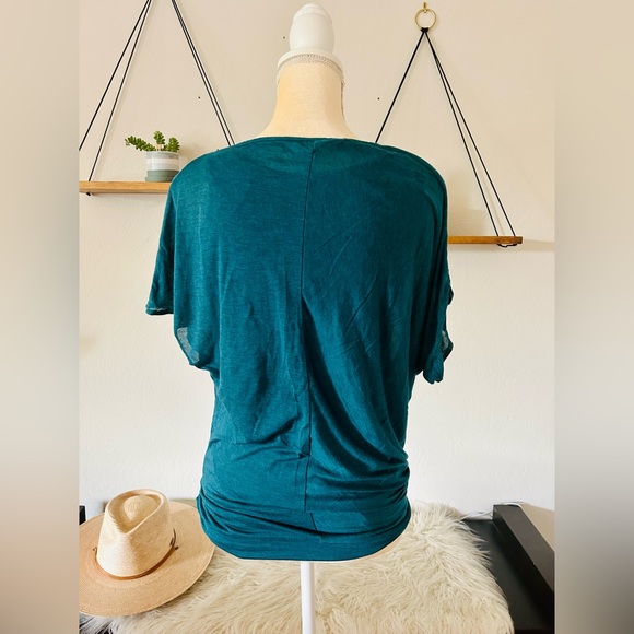 Chic Layered Top - Picture 2 of 3